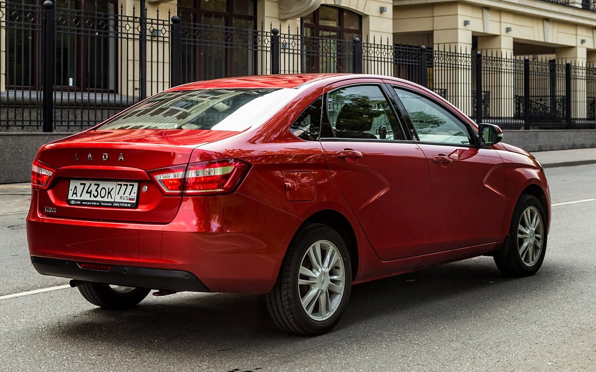 Лада Веста седан красная