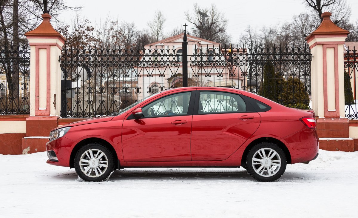 Лада Веста красный сердолик