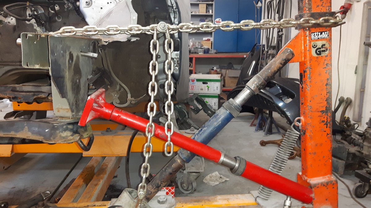 Захваты за бортовку автомобиля