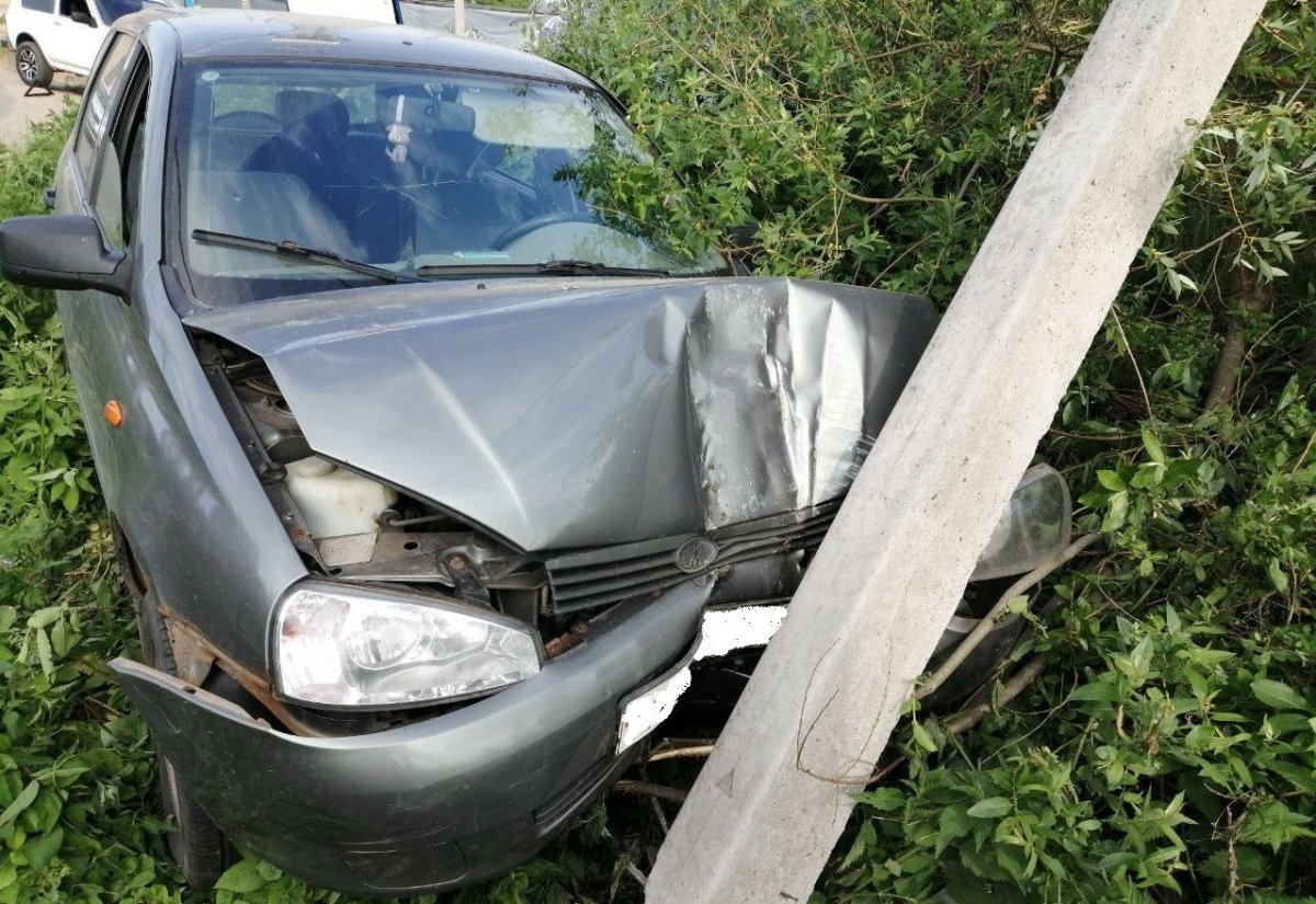 Ретро автомобиль в поле