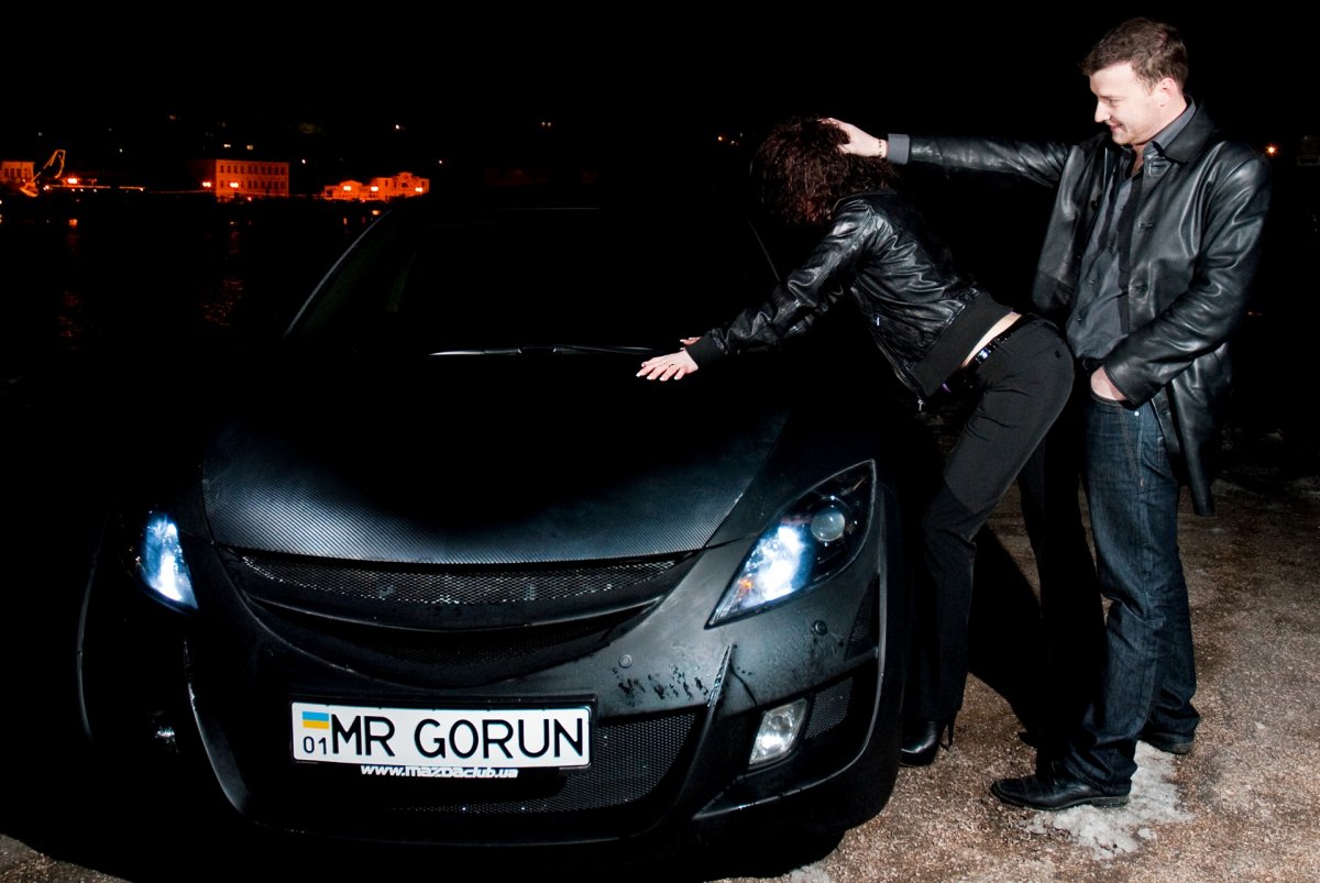 Машина на фоне заката