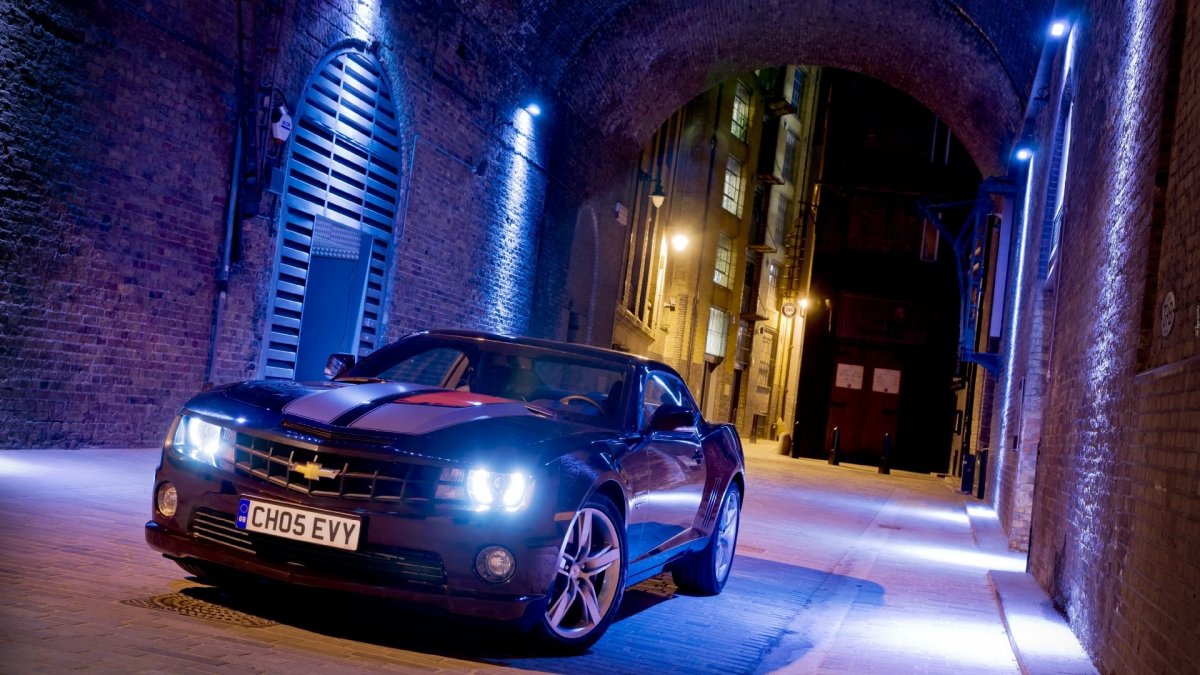 Chevrolet Camaro фиолетовая