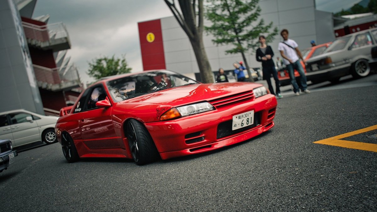 Nissan Skyline r32 красный