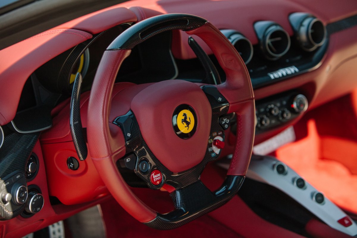 Ferrari f12 Berlinetta руль