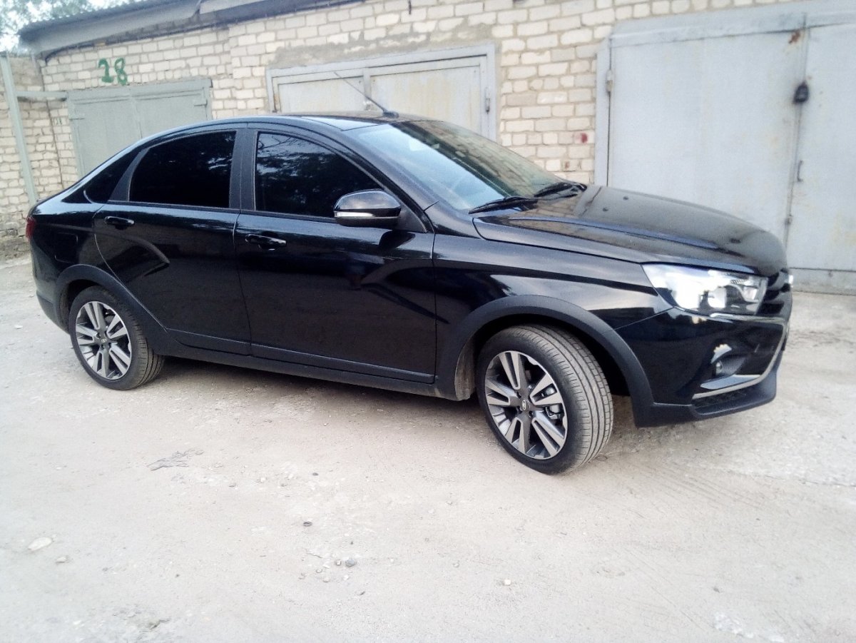 Лада Веста кросс седан черная