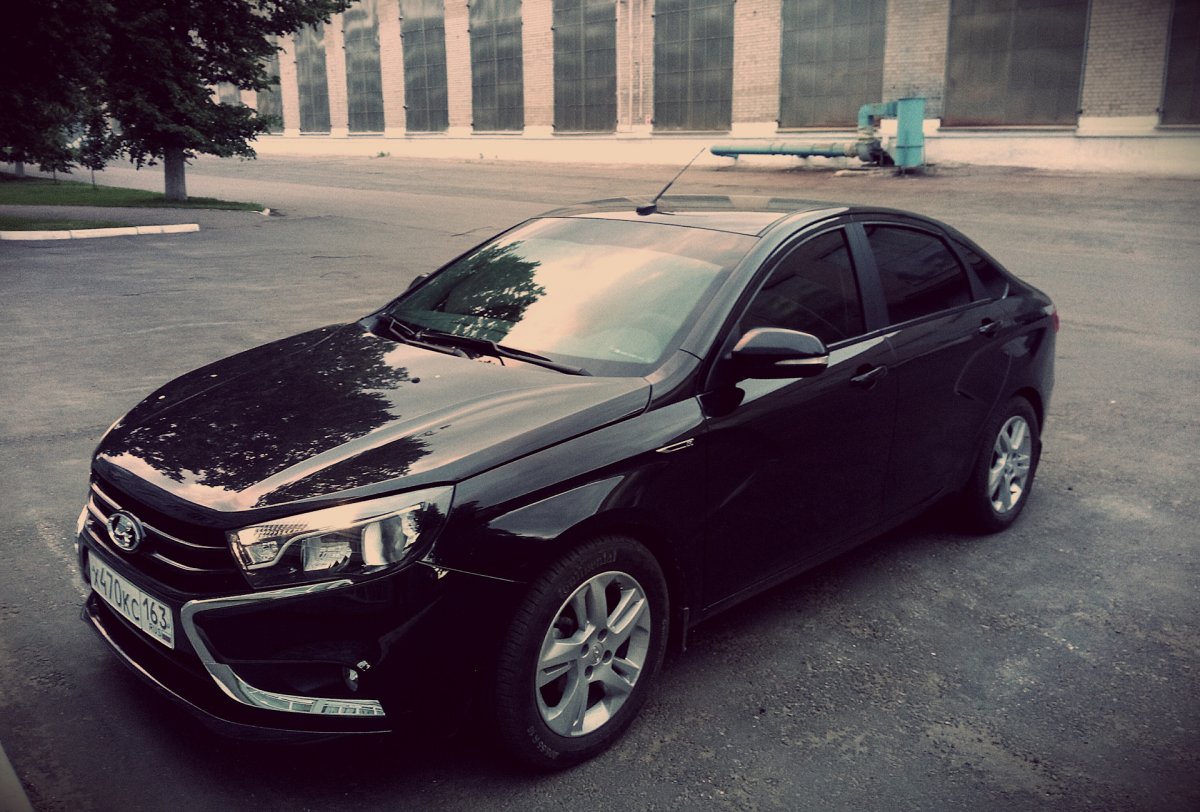 Лада Веста черная