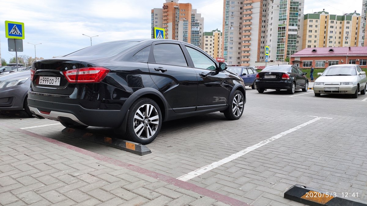 Лада Веста кросс седан черная