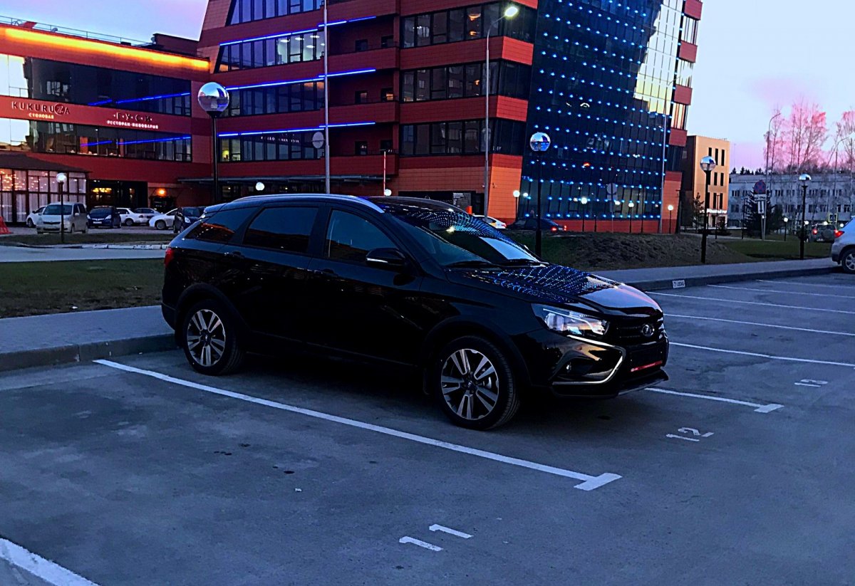 Lada Vesta SW Cross черная