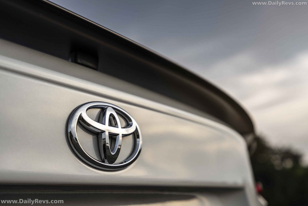 Toyota badge