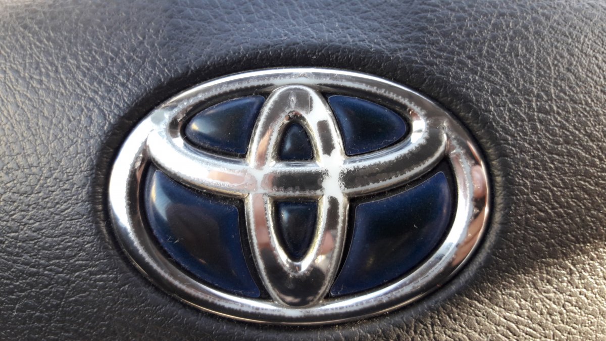 Значок Тойота на руль