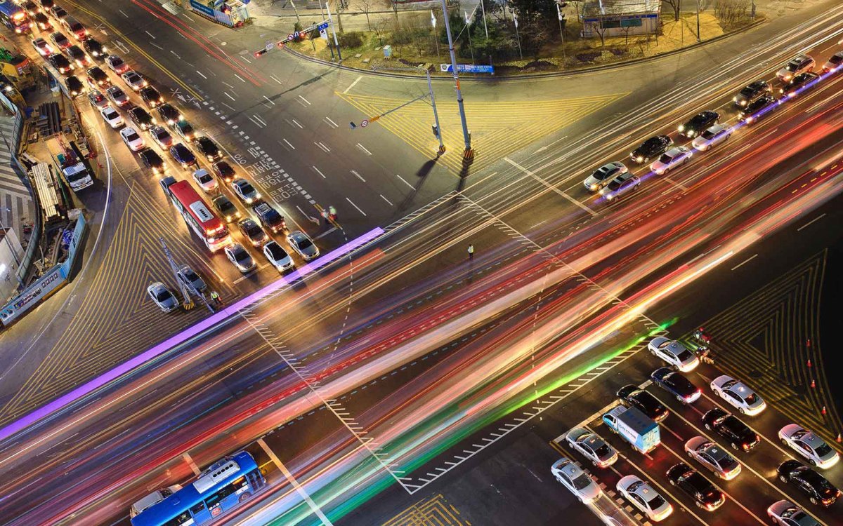 Поток машин в городе