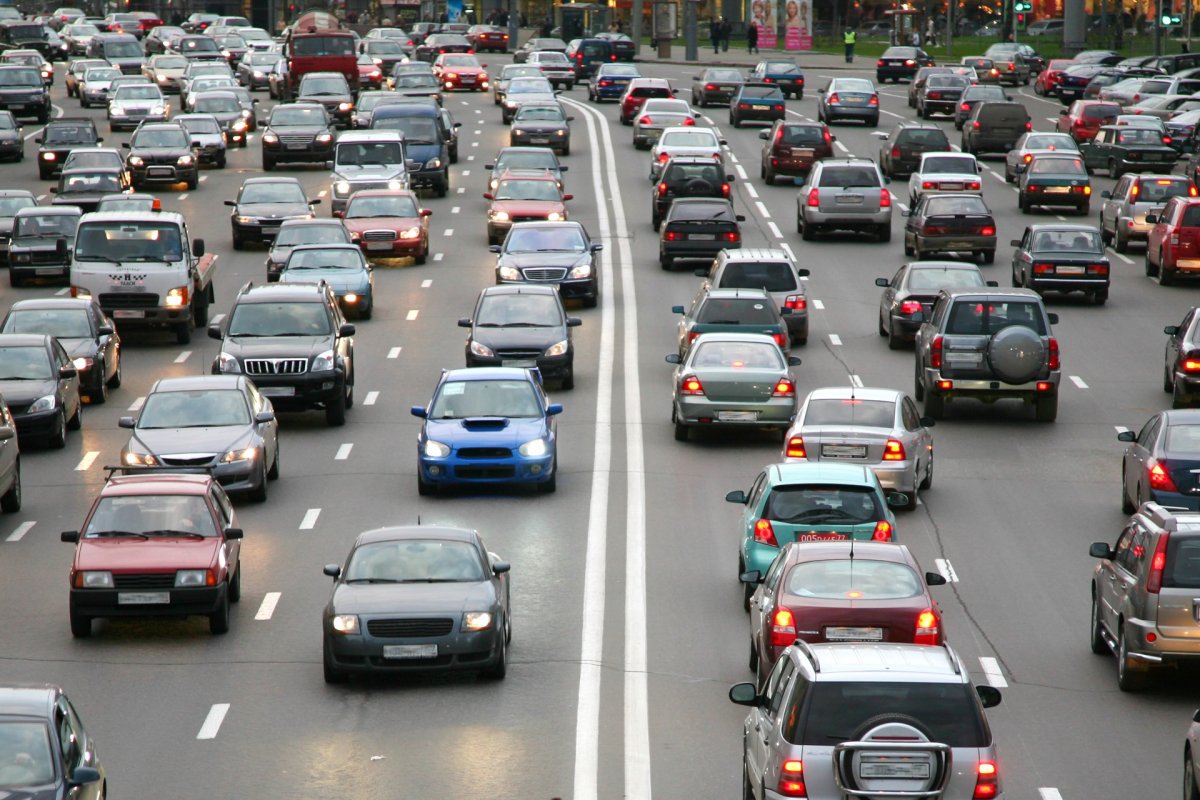 Автомагистраль с машинами