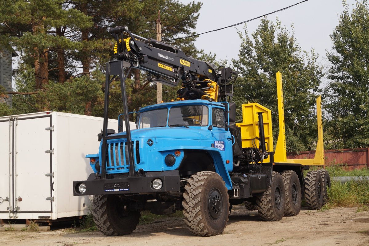 Урал 5557 лесовоз