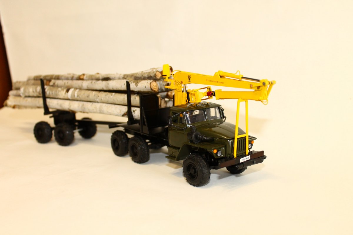 Лесовоз Урал 4320 масштабная модель
