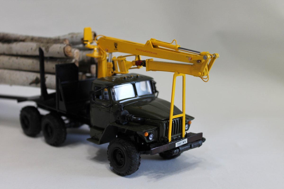 Лесовоз Урал 4320 масштабная модель