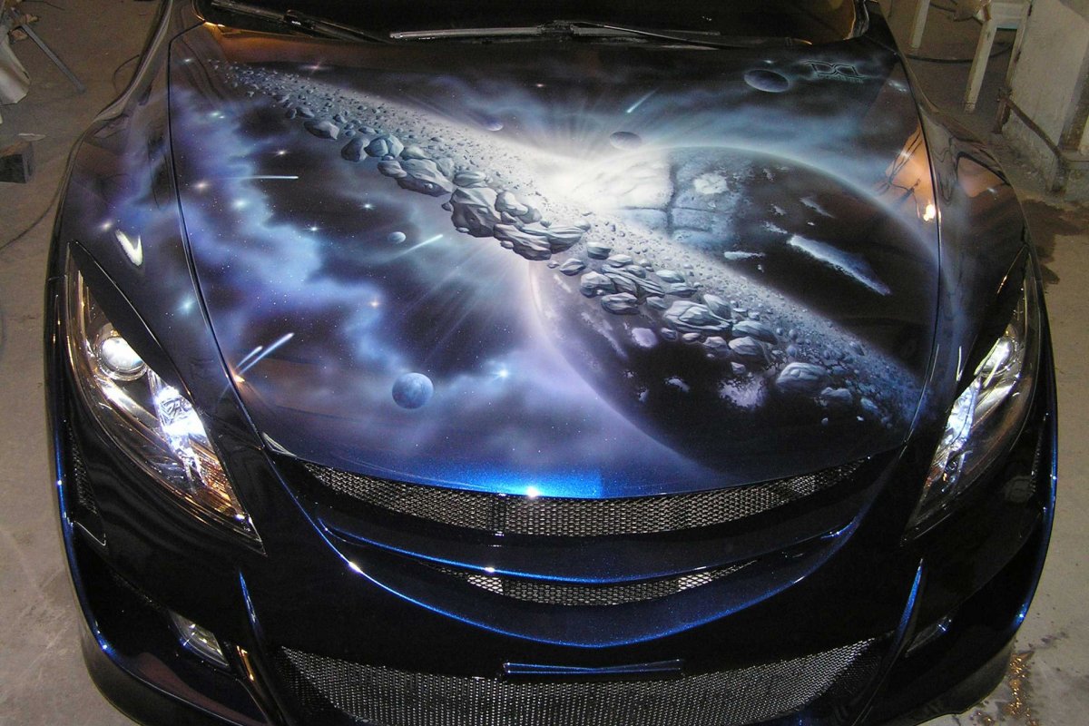 Аэрография на черной машине