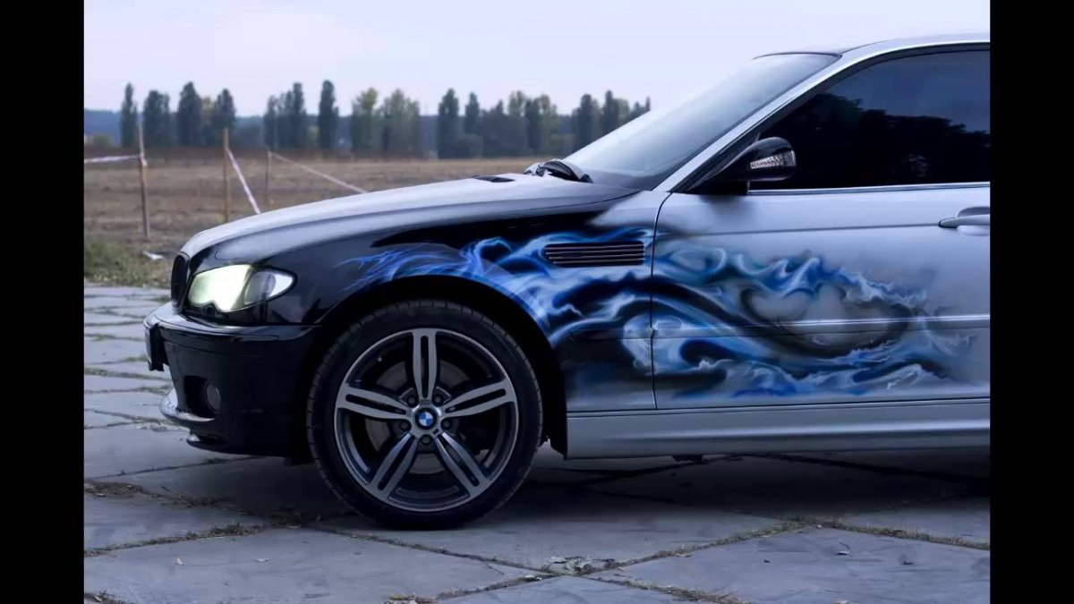 Аэрография на черном авто