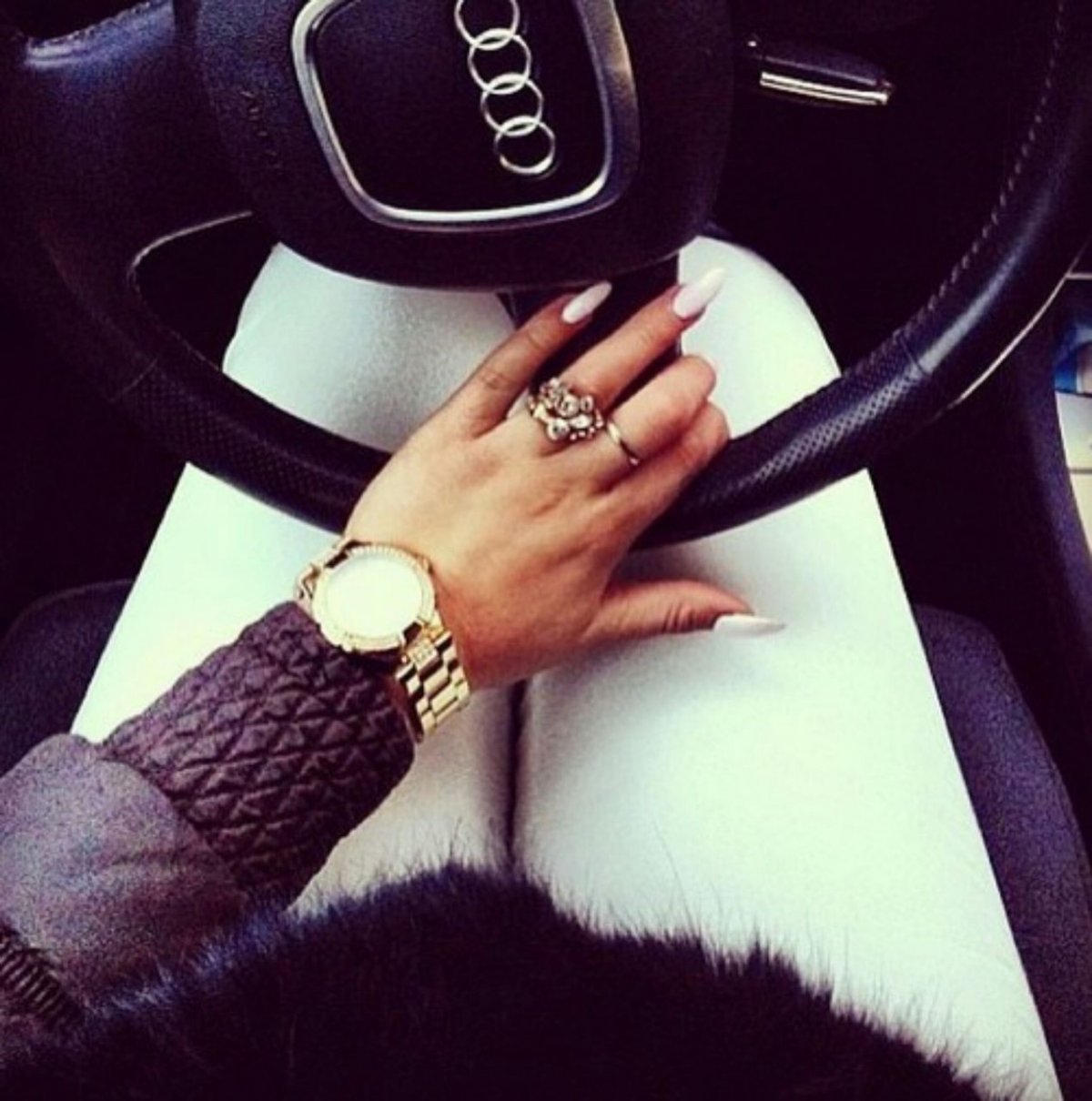 Девушка руль