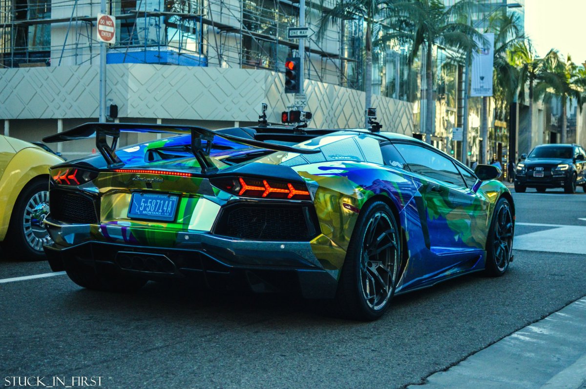 Ламборджини авентадор Радужный