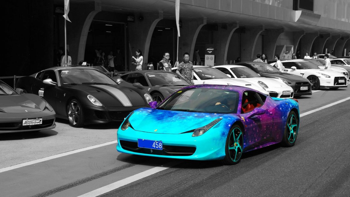 Разноцветные крутые машины