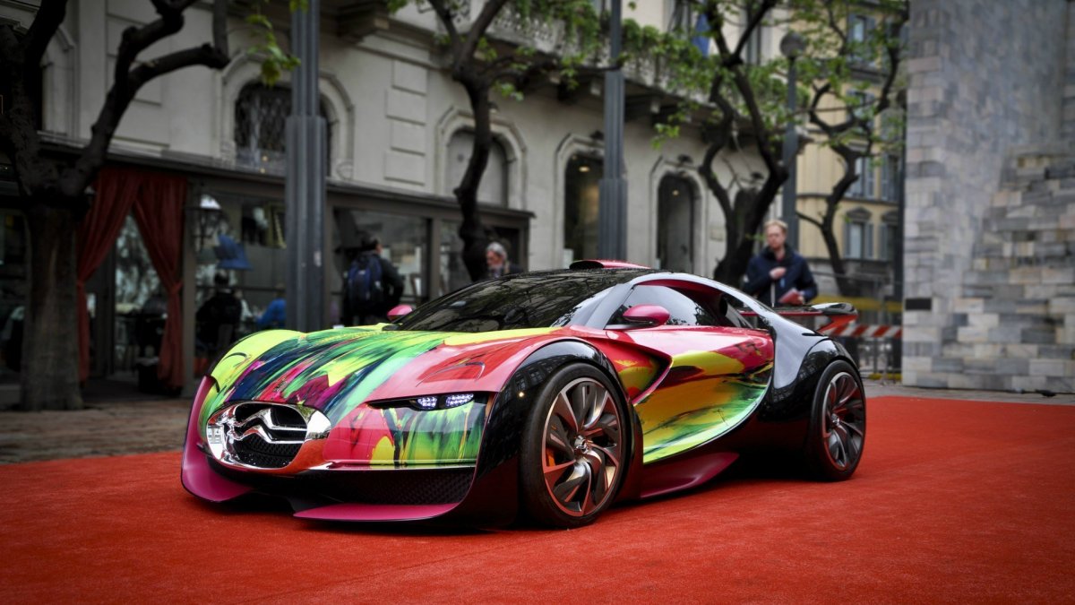 Яркая машина