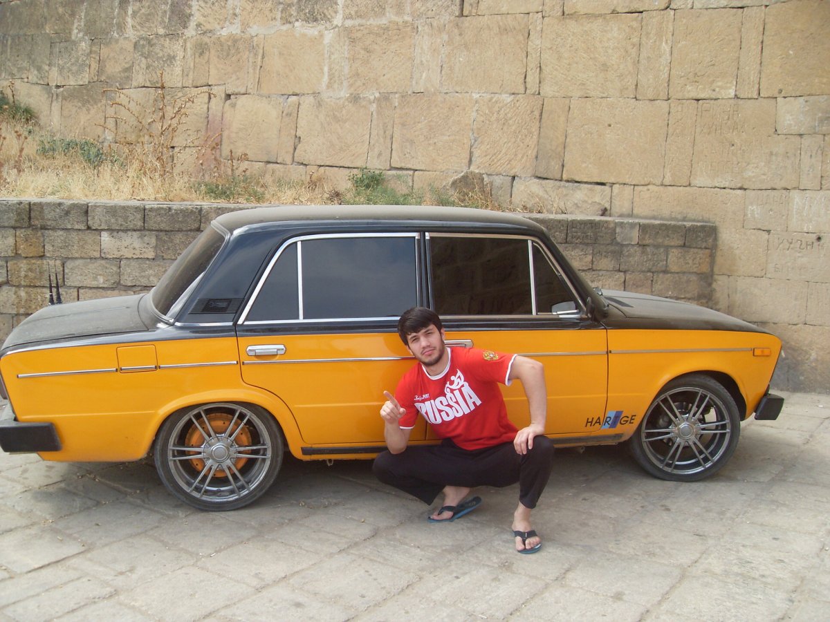 Парень на шестерке