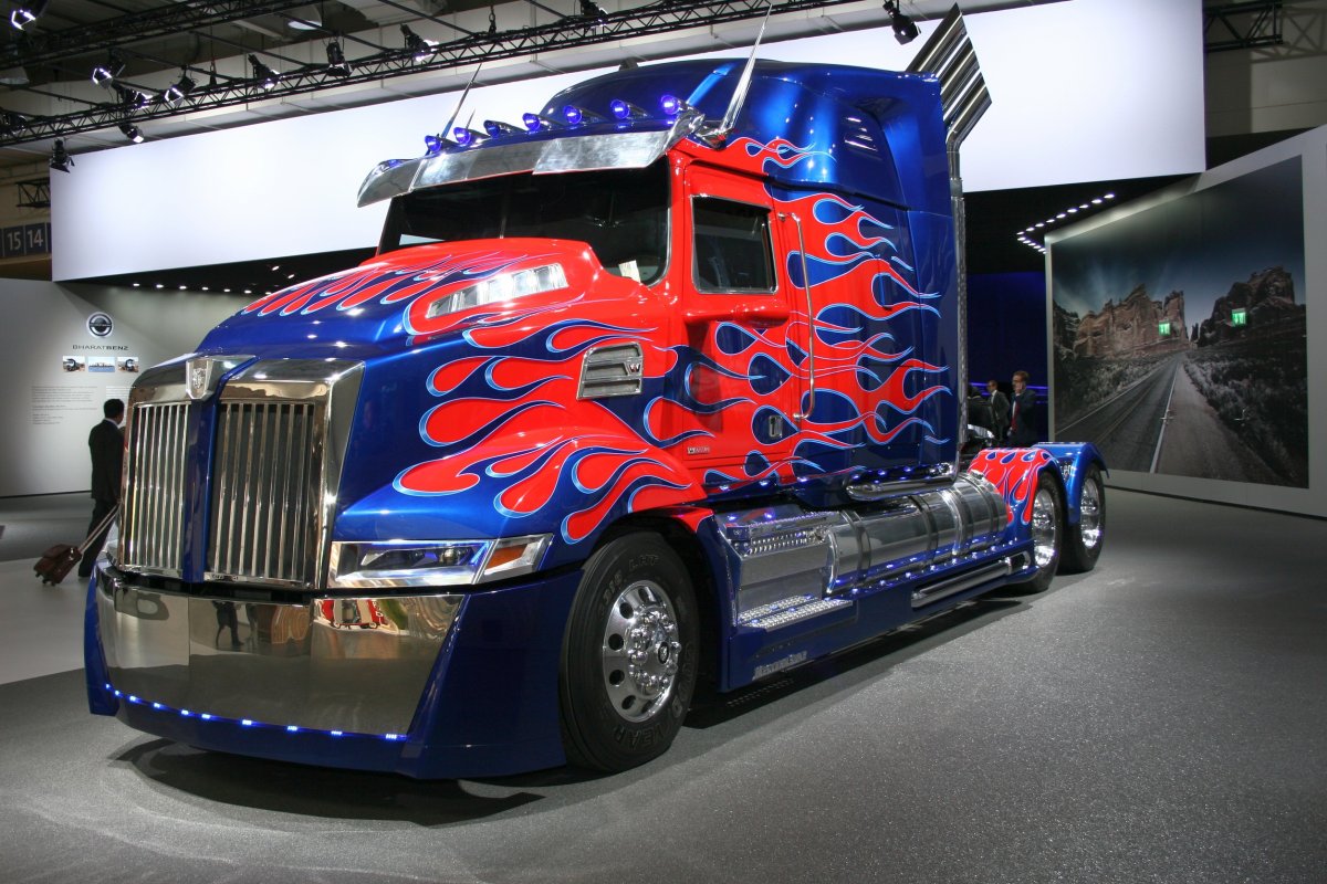 Тягач Western Star 5700 Optimus Prime