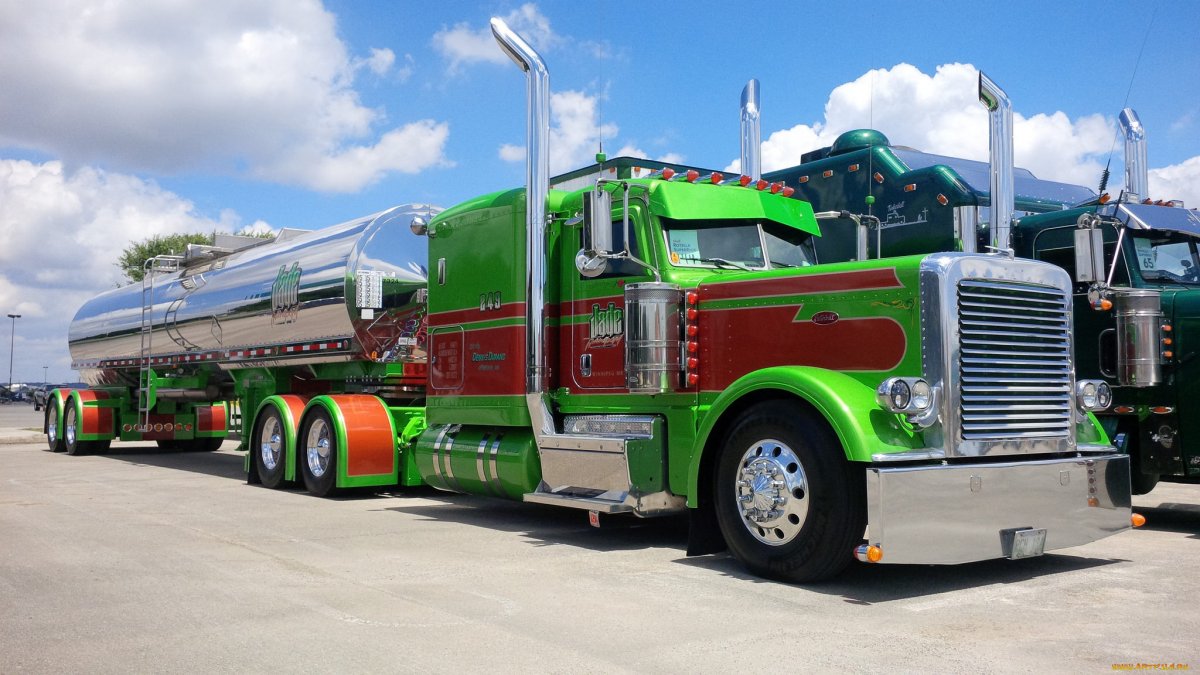 Американский грузовик Peterbilt 389