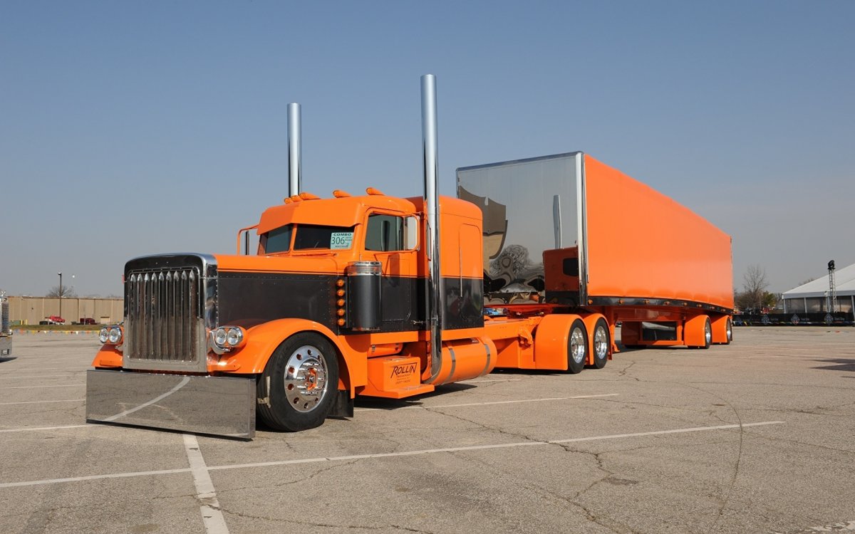 Оранжевый Петербилт