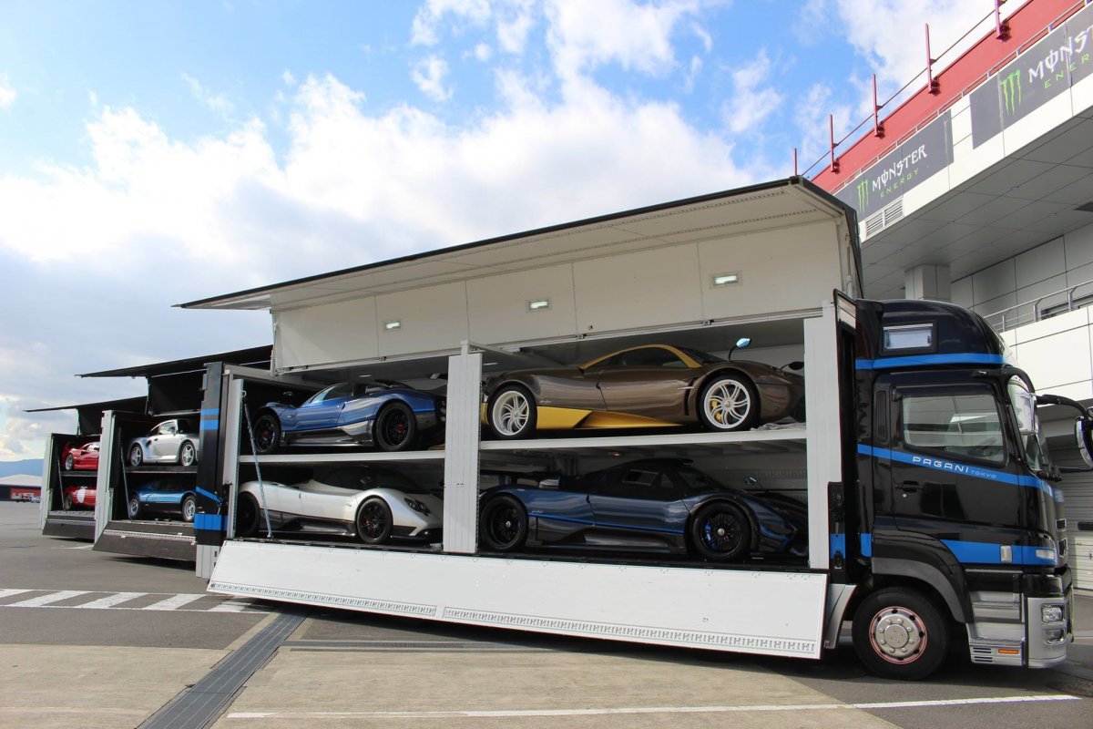 Перевозка автомобиля в фуре