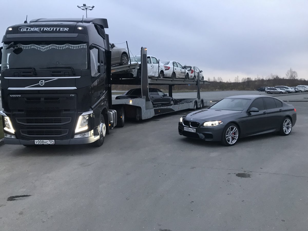 Фура Вольво автовоз