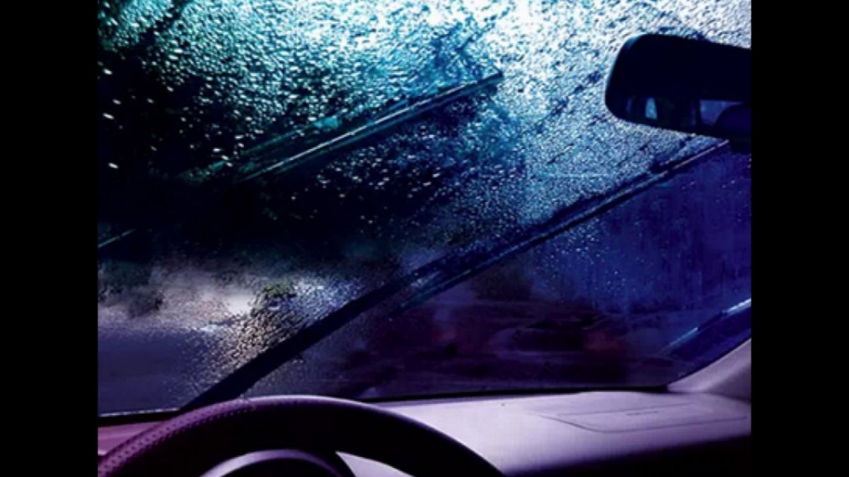 Дождь из окна машины