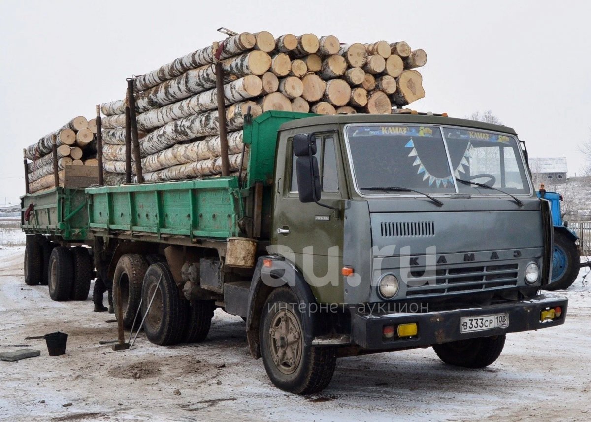 Фура с бревнами