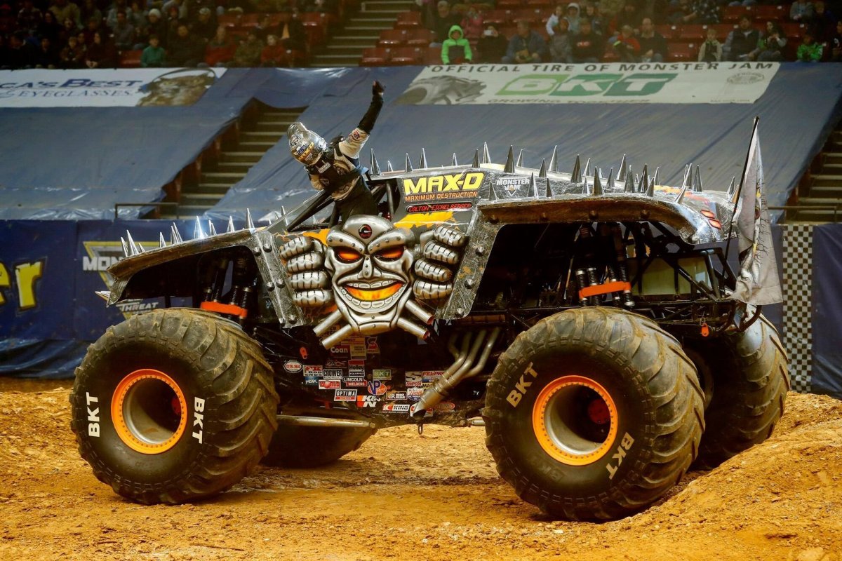 Авто монстр трак