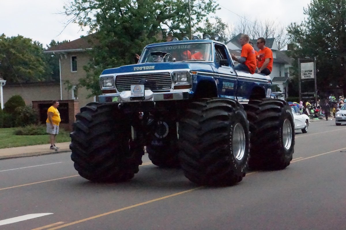 Машина бигфут монстр трак