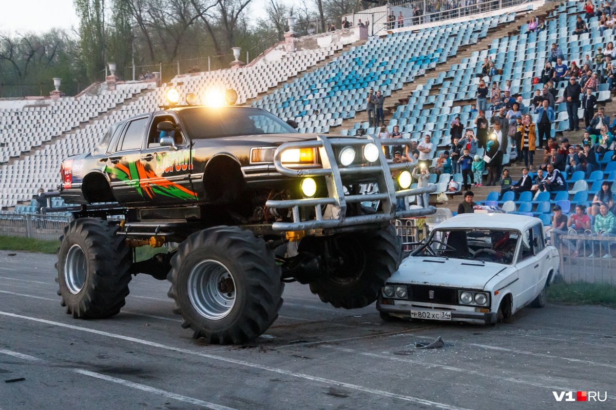 Шоу монстр траков 2021