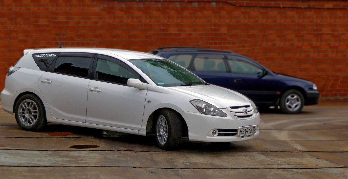 Тойота Калдина 2009