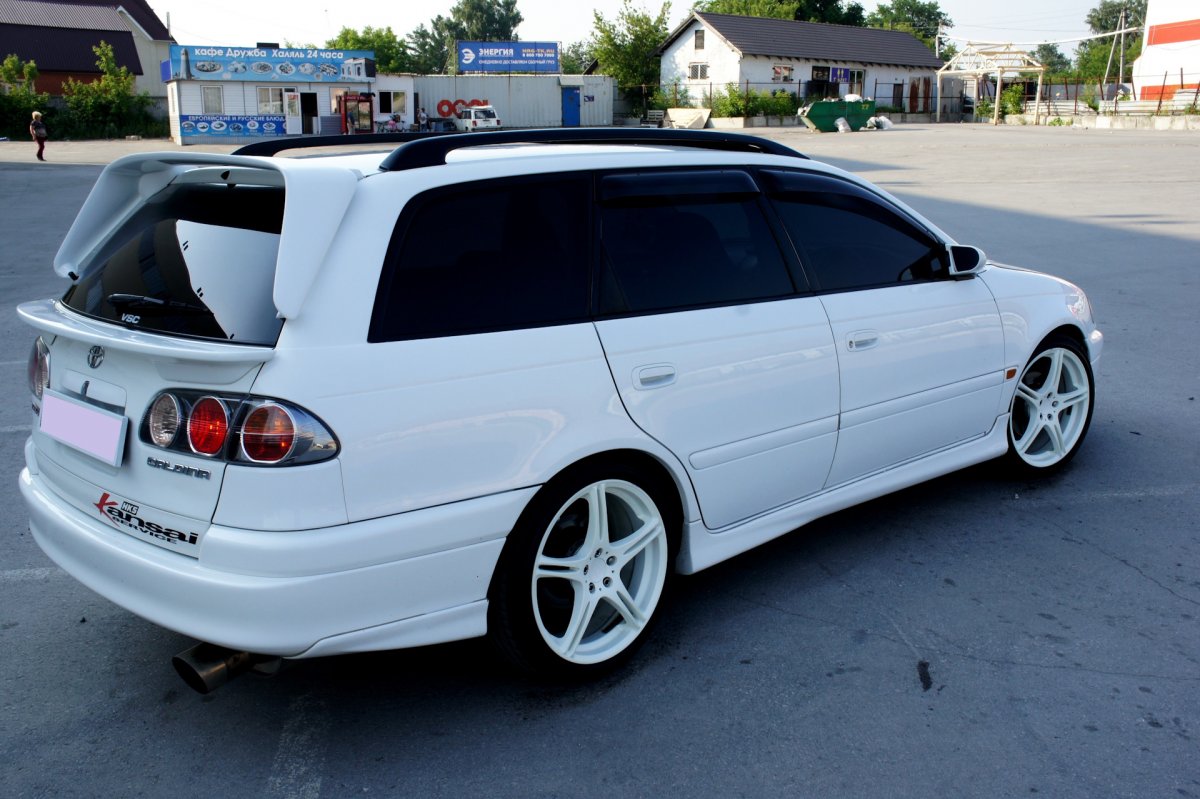 Toyota Caldina 215 белая