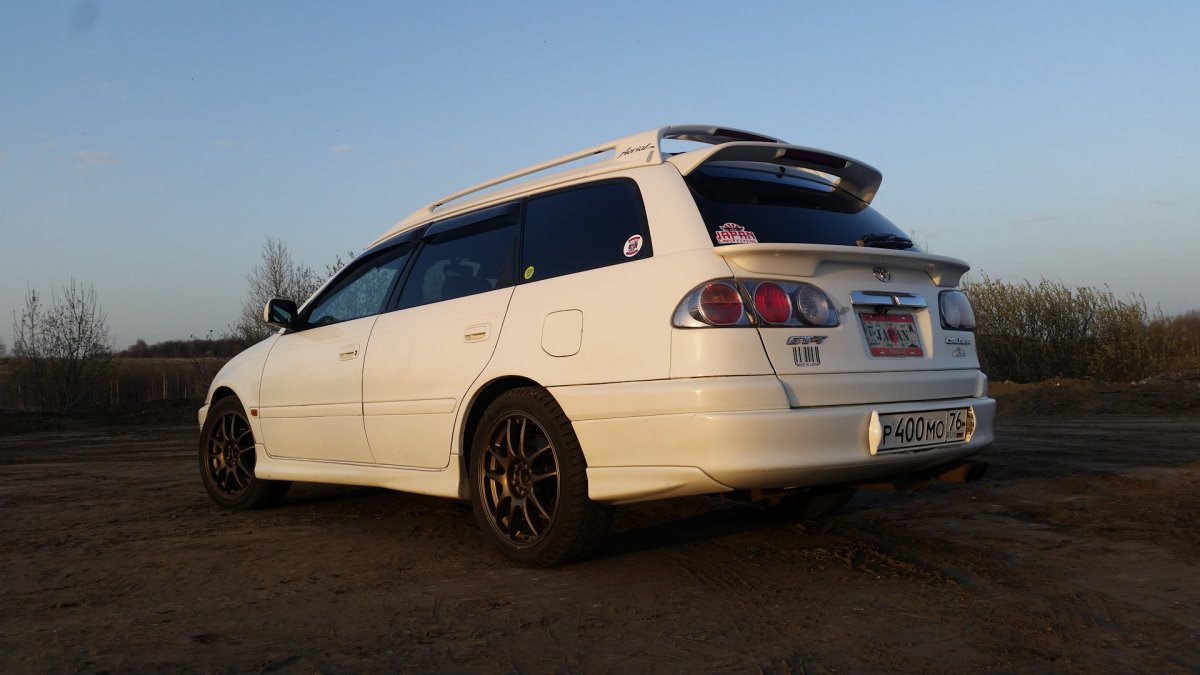 Тойота Калдина 2012