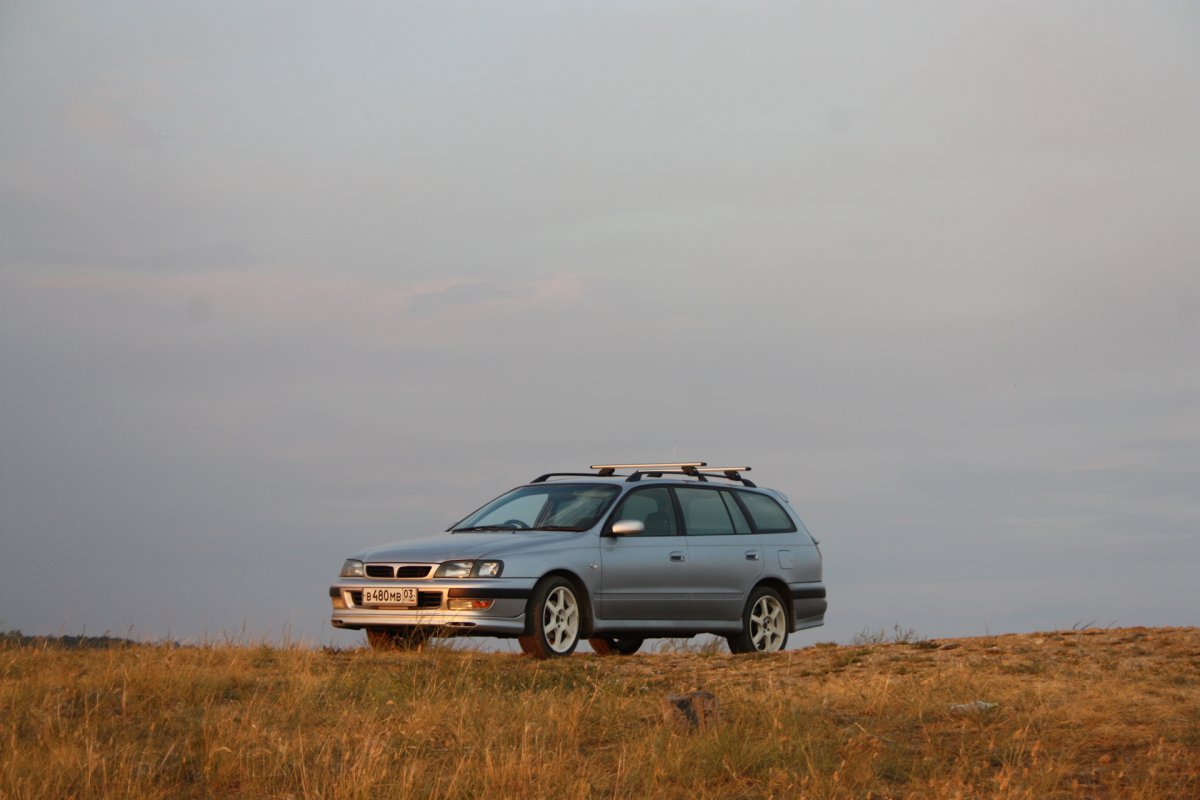 Тойота Калдина обои на экран блокировки и рабочий стол