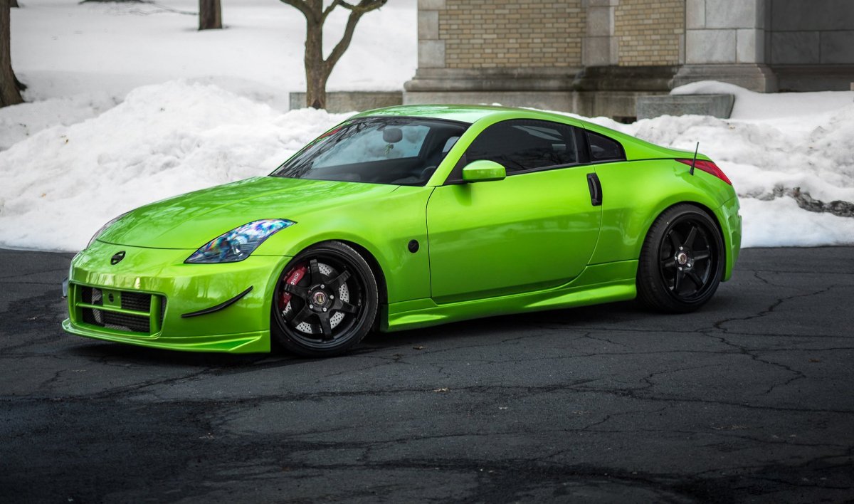 Nissan 350z зеленый