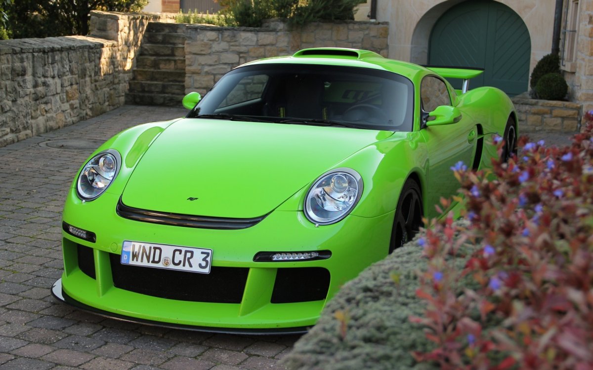 Порше зелёный 911 тюнингованный