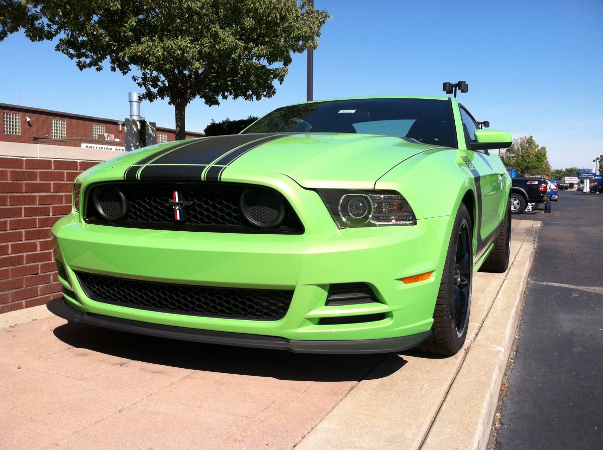 Форд Мустанг 2013 зеленый