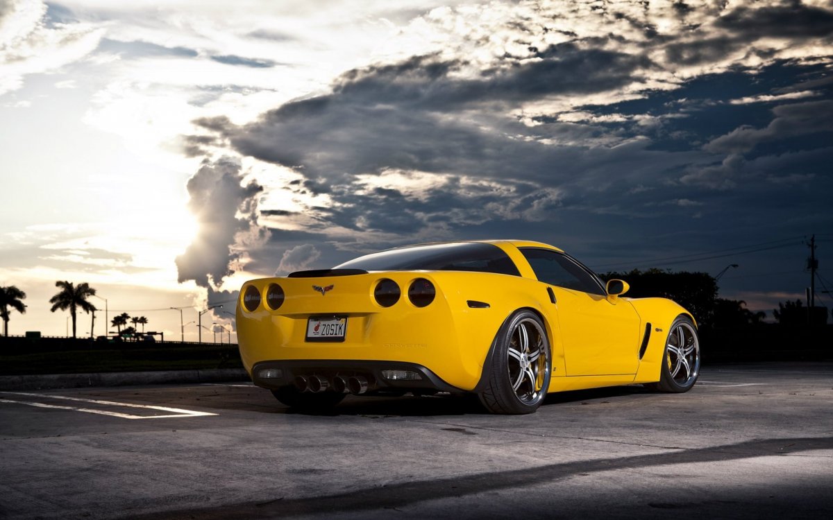 Желто черная машина