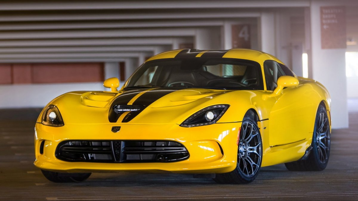 Додж Вайпер желтый