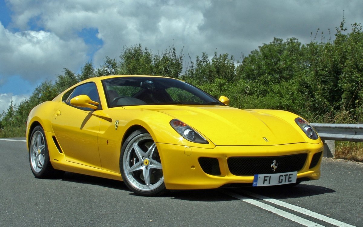 Феррари 458 Italia желтая
