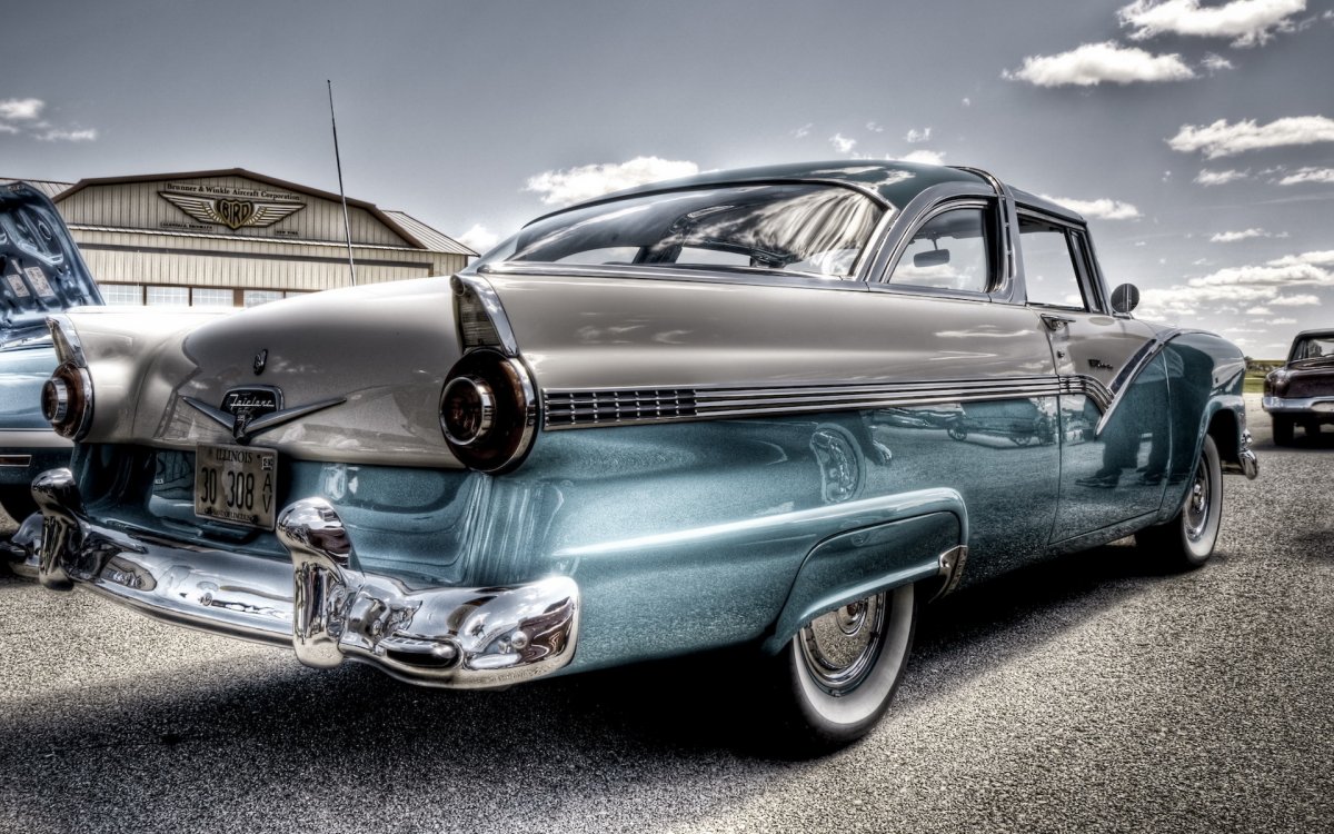 Автомобили в стиле ретро