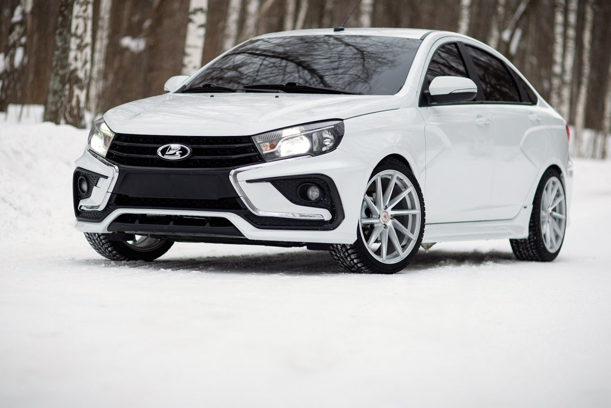 Лада Веста белая тюнинговая