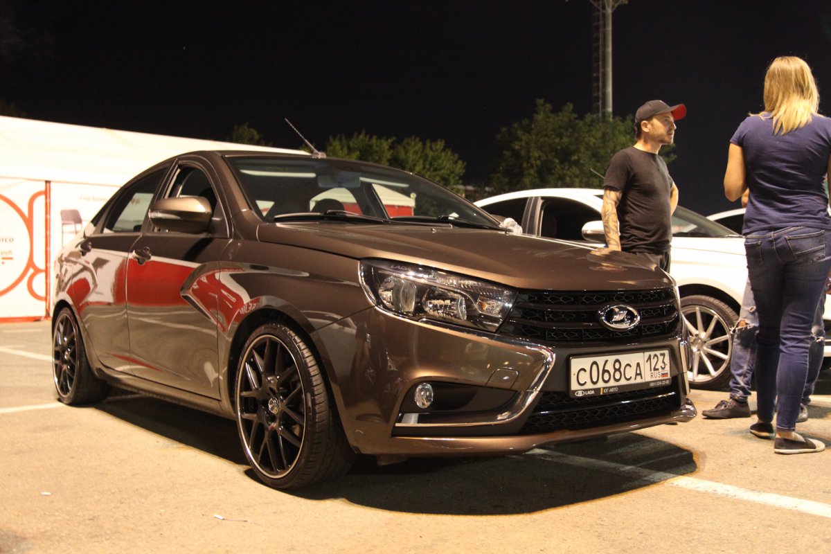 Лада Веста спорт черная r18