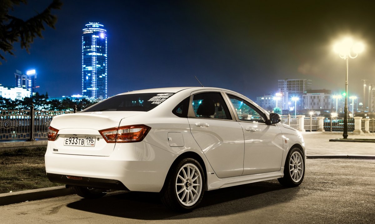 Лада Веста седан белая